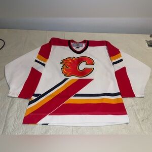 Calgary Flames Hockey Jersey Mens Small 
 Euc Vintage Kick Stand White 90s Mic